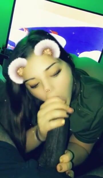 White snapchat babe sucks off a BBC