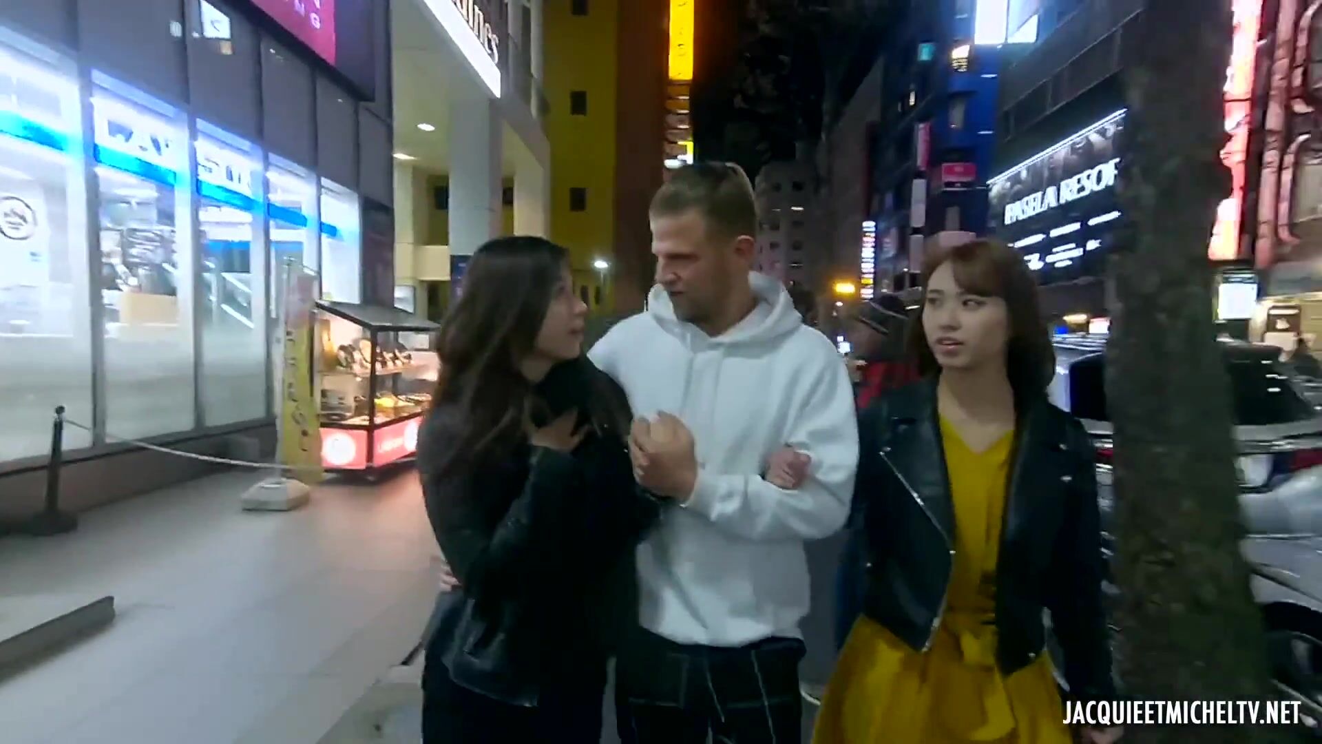 Two Japanese girls share a BWC
